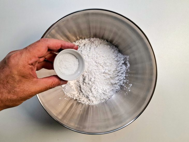 polvilho e sal misturados.