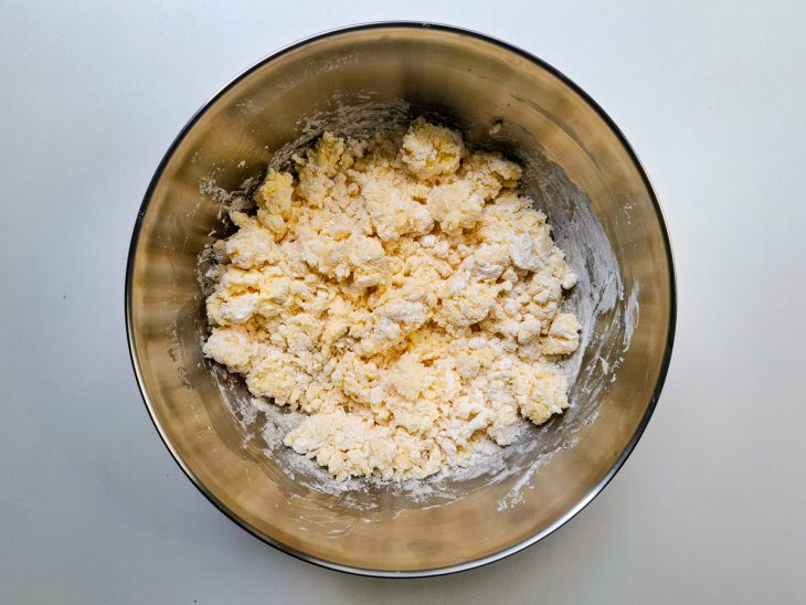 massa de biscoito de queijo misturados.