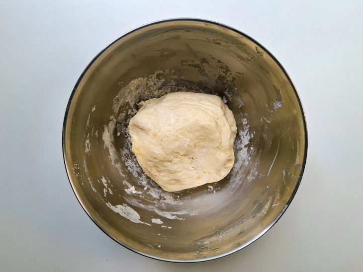 massa de biscoito de queijo misturados em massa maleável.