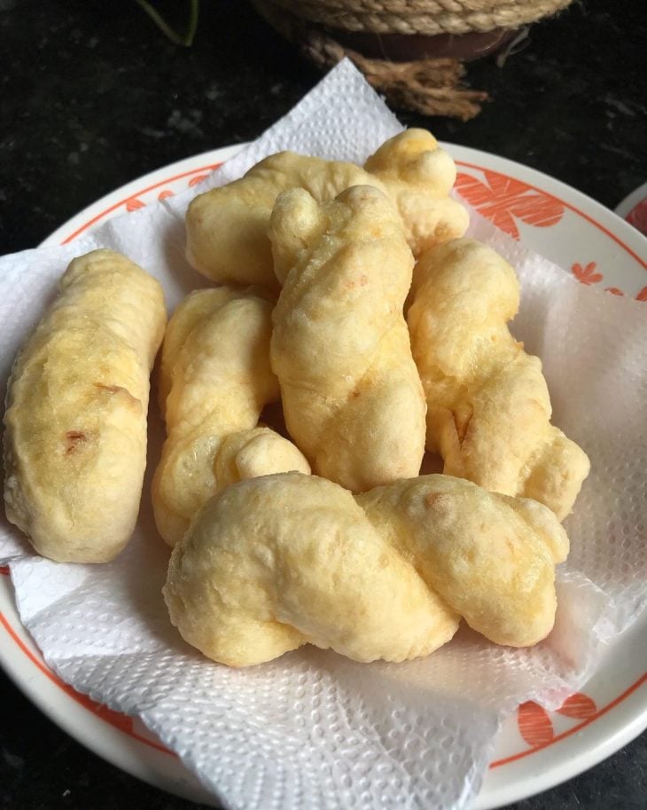 Biscoito de queijo curado frito