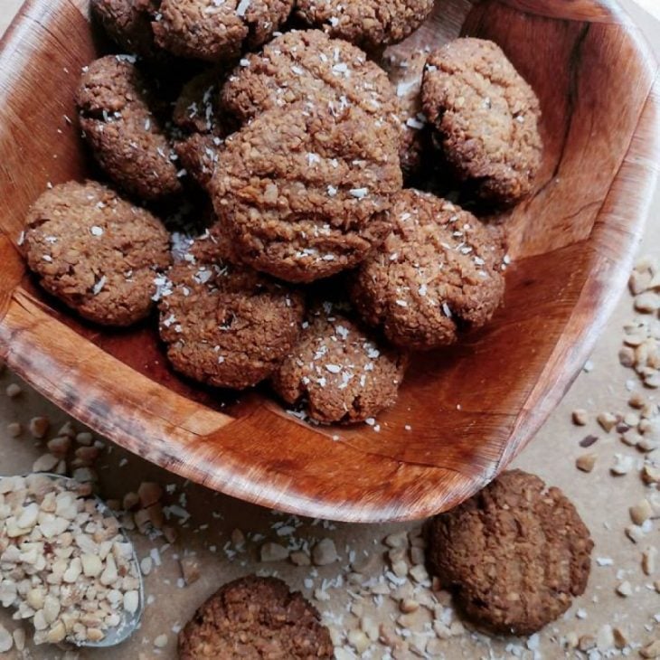 Biscoito low carb de amendoim e coco