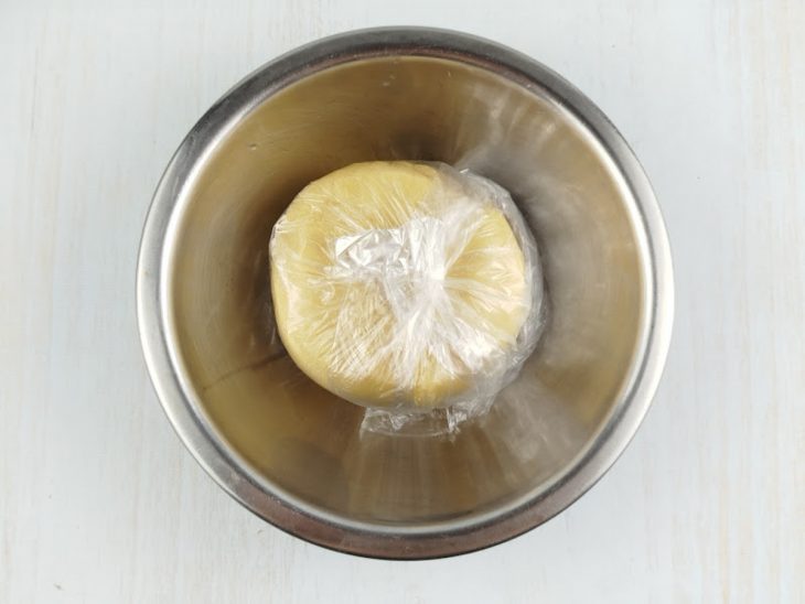 Massa coberta com plástico filme.