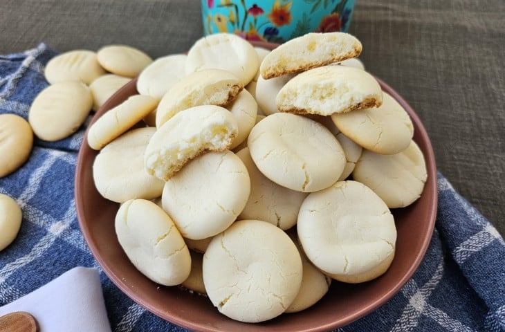 Biscoitos amanteigados com 3 ingredientes