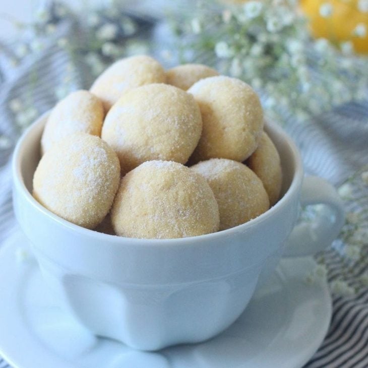 Biscoitos amanteigados de maracujá