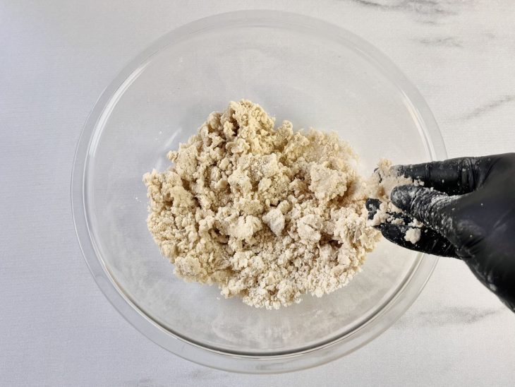 Manteiga vegana adicionada na massa.