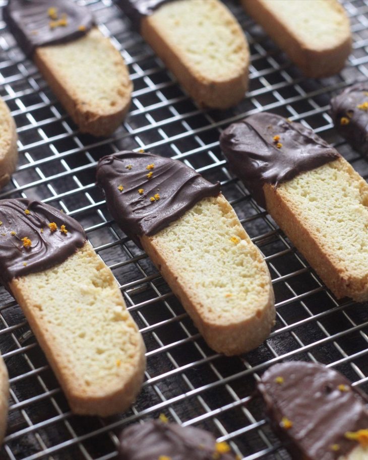 Biscotti com raspas de laranja