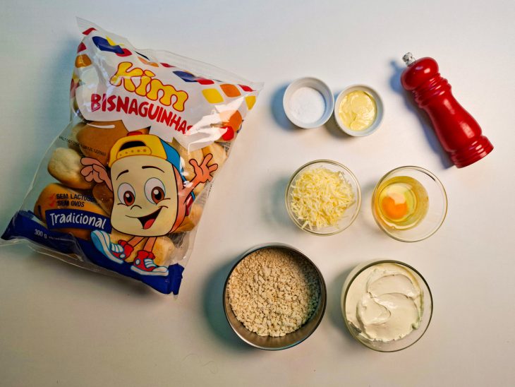 Ingredientes reunidos na bancada.