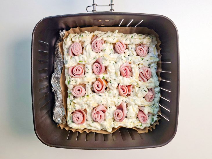 Bisnaguinhas cobertas com a mistura de cream cheese.