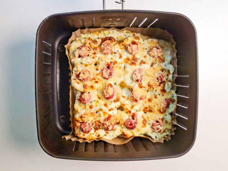 Bisnaguinhas saídas da air fryer, douradas.