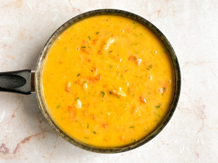 Macaxeira incorporada aos ingredientes.
