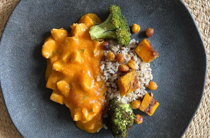 Bobó de frango com purê de mandioquinha