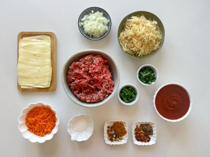 Ingredientes reunidos na bancada.