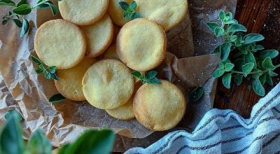 Bolacha de fubá e orégano