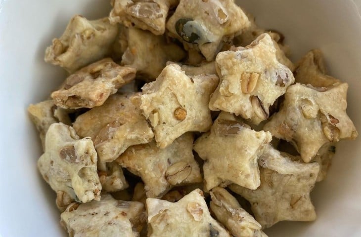 Bolachinha crocante de granola salgada