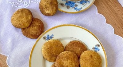 Bolachinha de canela e açúcar