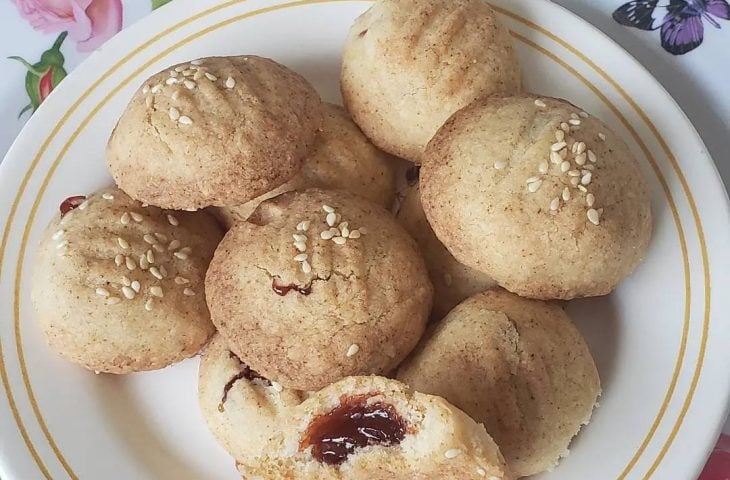 Bolachinhas com recheio de goiabada