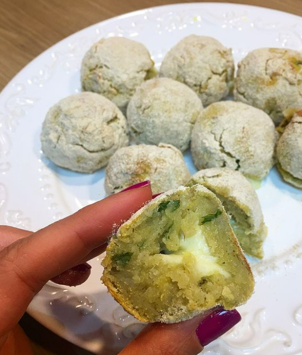 Bolinha de batata-doce com queijo