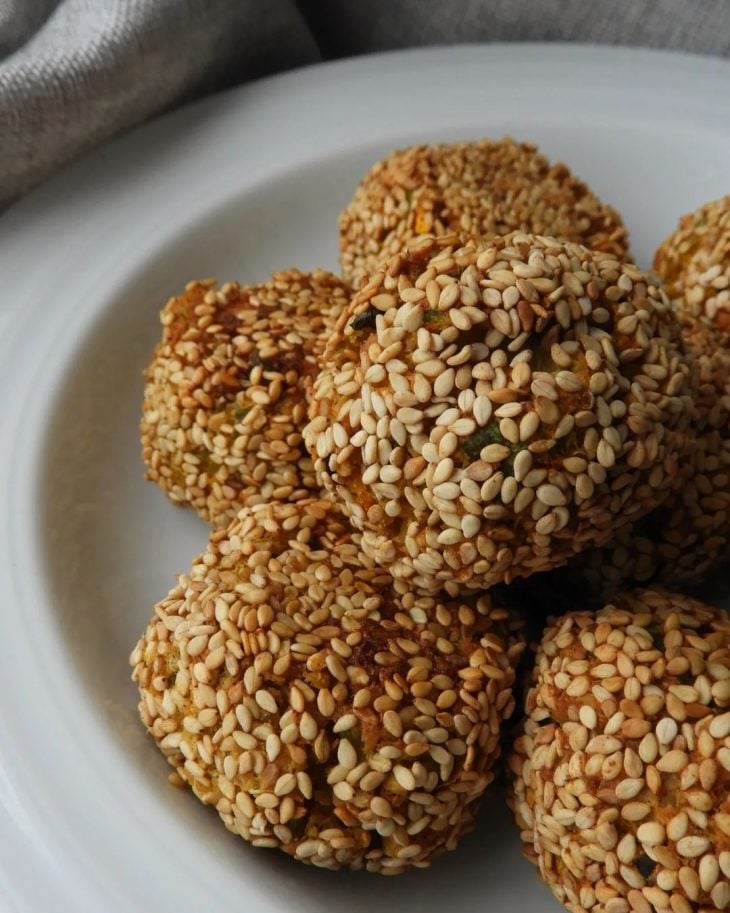 Bolinha de grão-de-bico e tofu