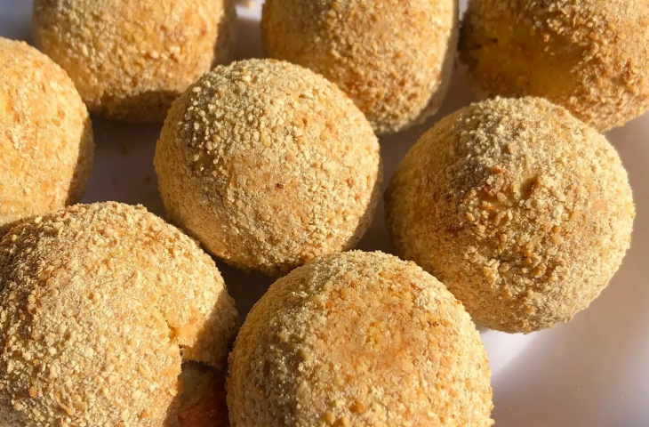 Bolinha de milho com queijo fit