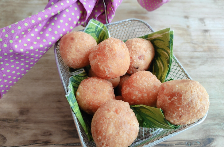 Bolinha de queijo com bacon fácil