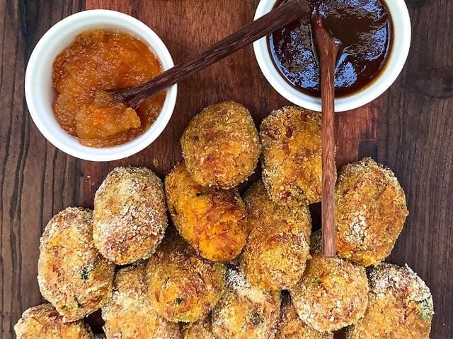 Bolinho de abóbora e carne-seca assado