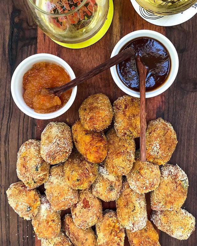 Bolinho de abóbora e carne-seca assado