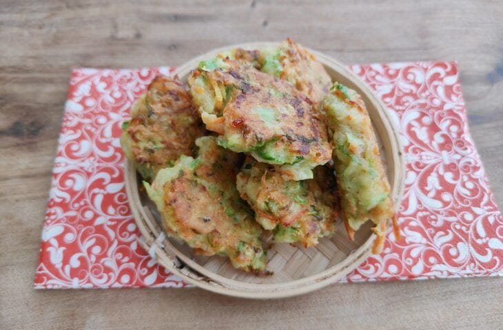 Bolinho de abobrinha e cenoura