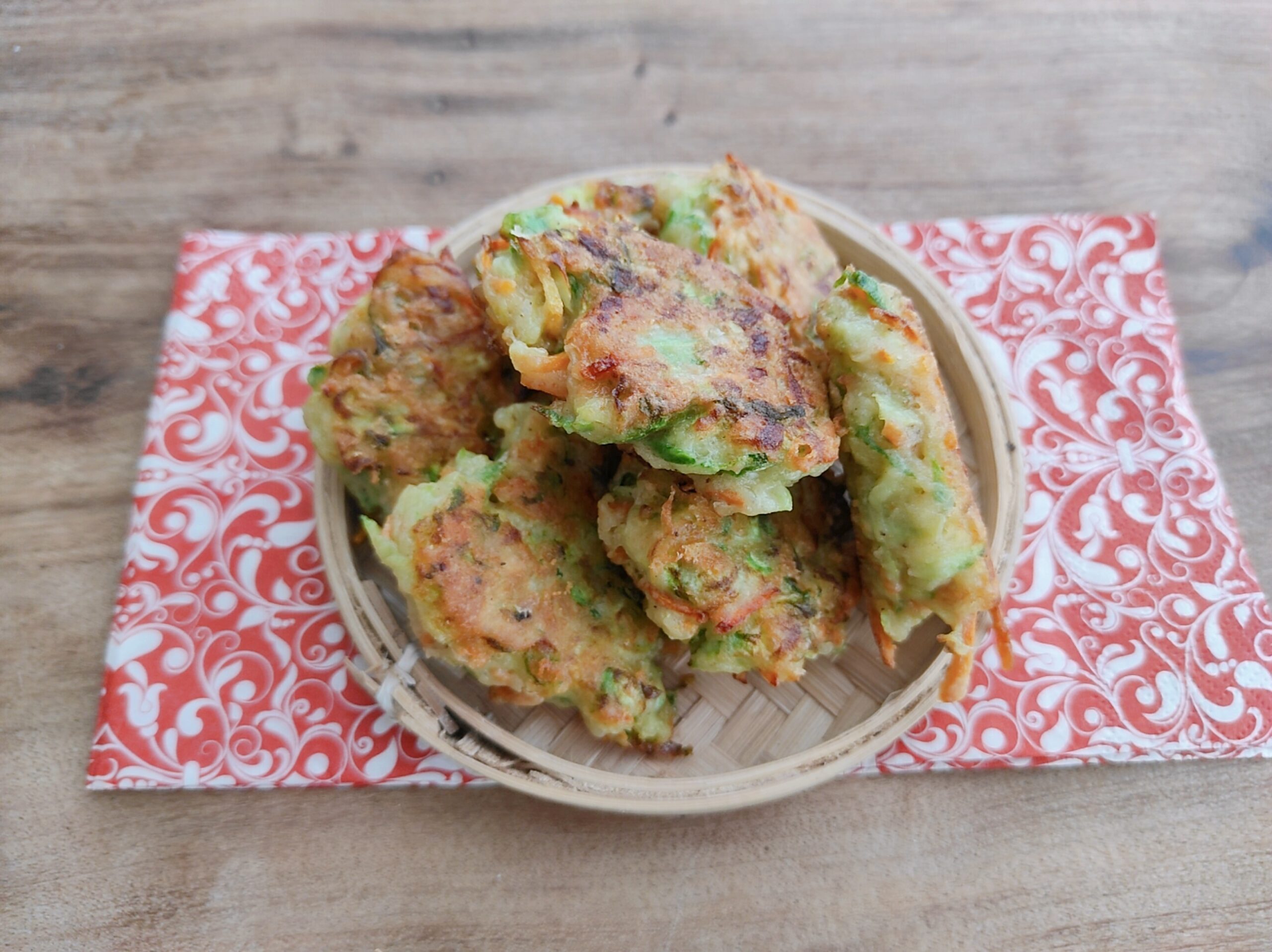 Bolinho de abobrinha e cenoura