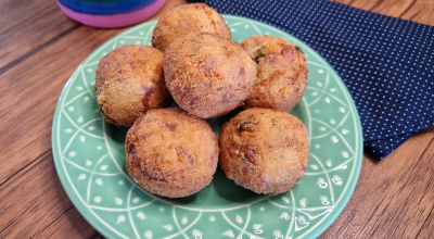 Bolinho de arroz com calabresa