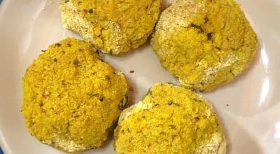 Bolinho de arroz com feijão