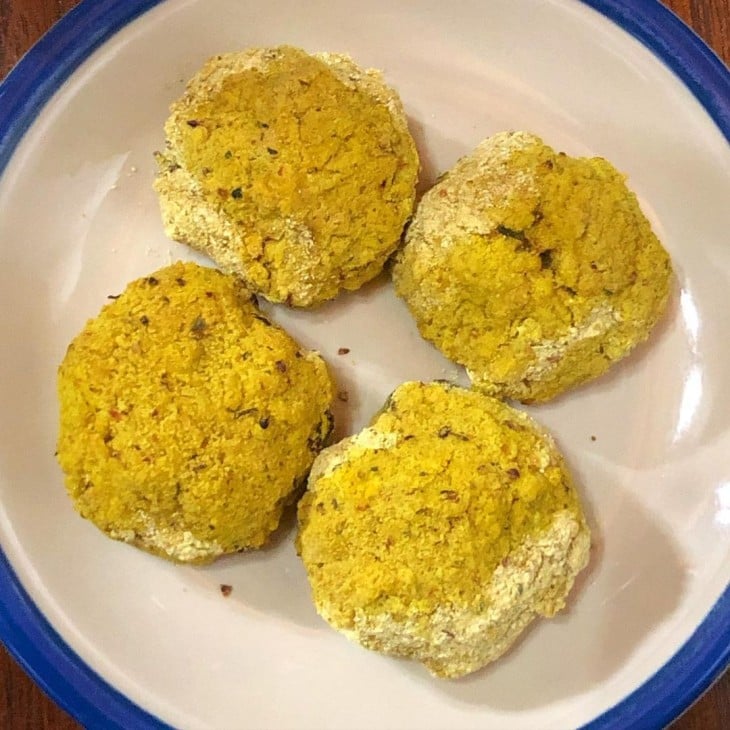 Bolinho de arroz com feijão