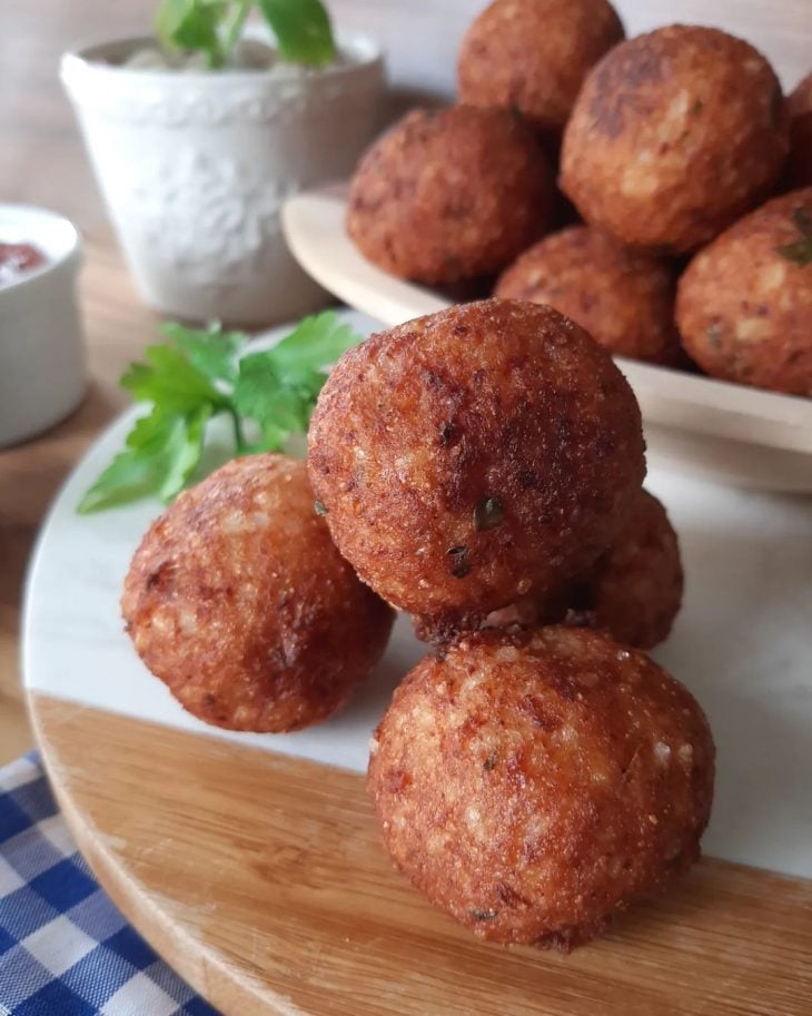 Bolinho de arroz com linguiça