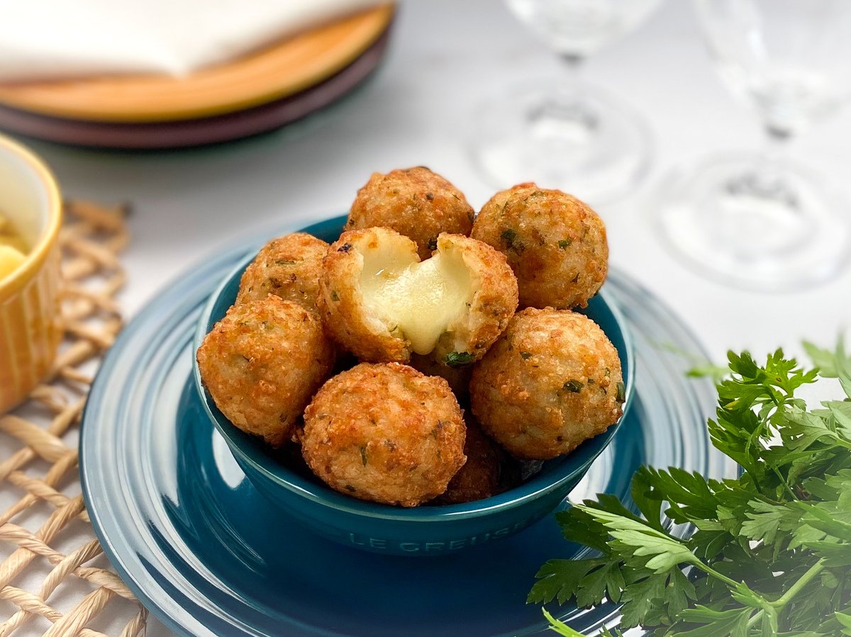 Bolinho de arroz com queijo