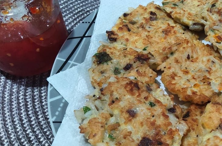 Bolinho de arroz crocante