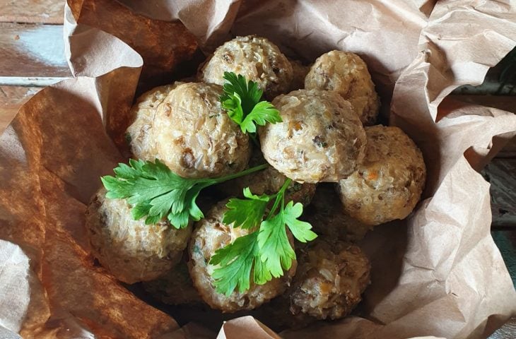 Bolinho de arroz integral e lentilha assado