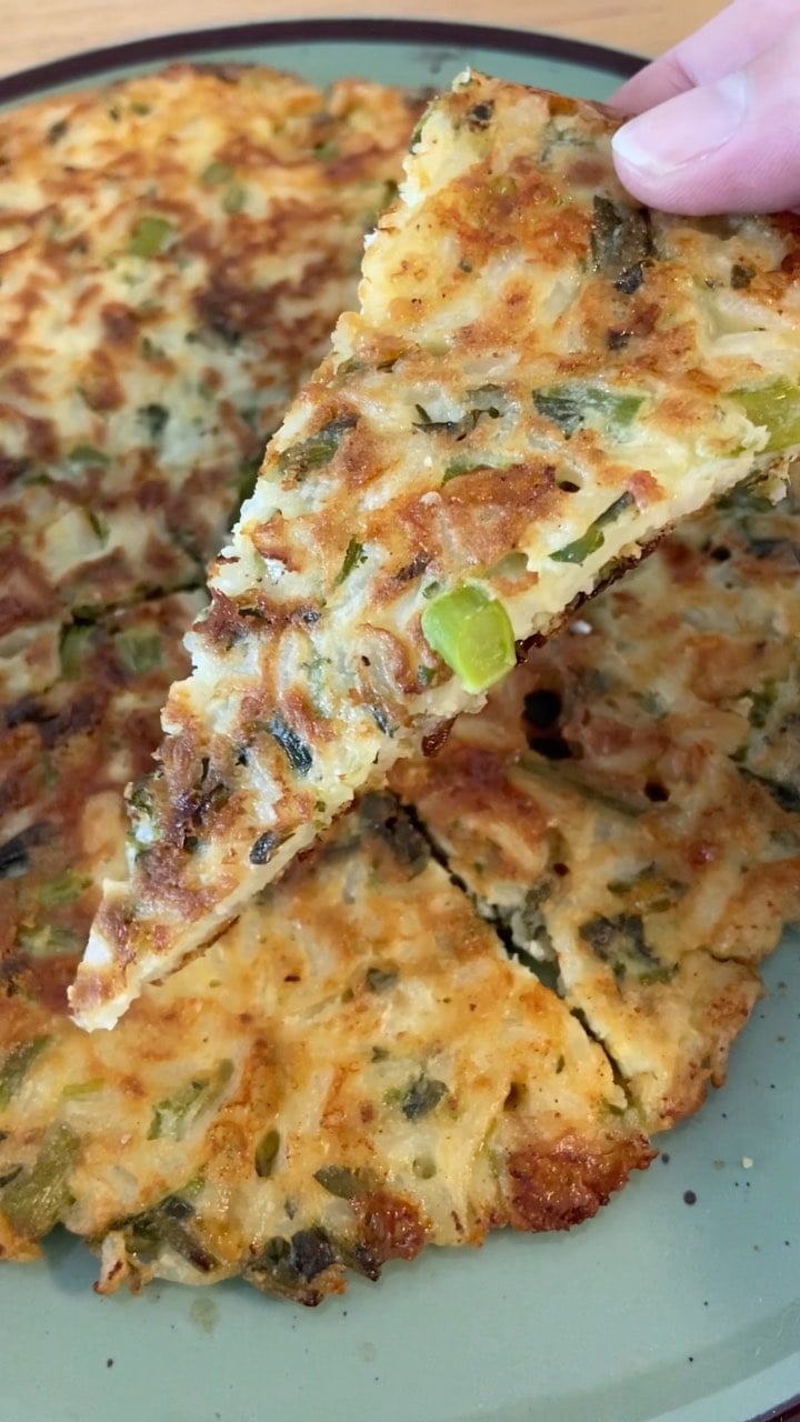 Bolinho de arroz na frigideira