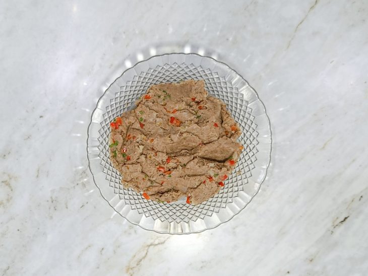 Ingredientes incorporados num recipiente.