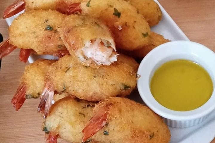 Bolinho de bacalhau com camarão