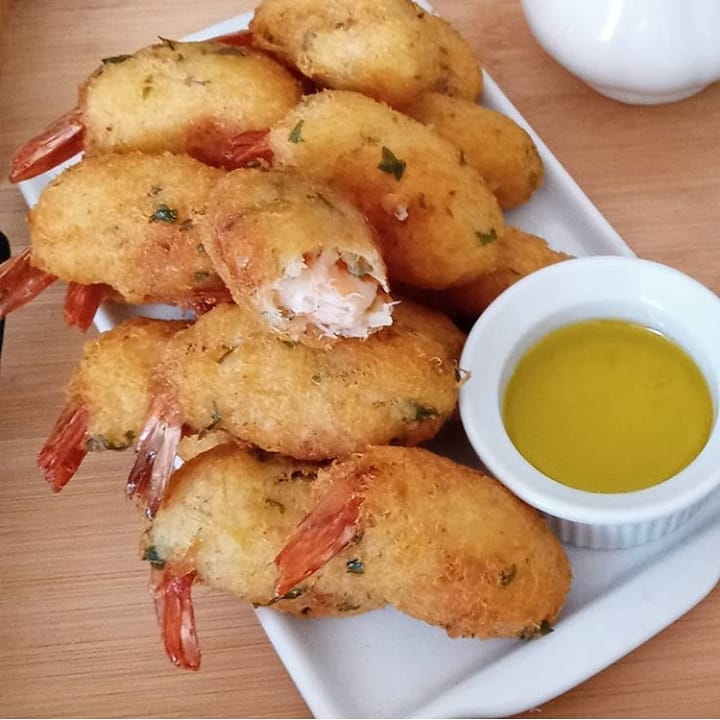 Bolinho de bacalhau com camarão