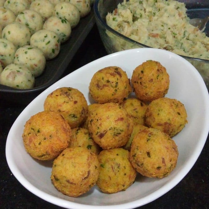 Bolinho de bacalhau com queijo