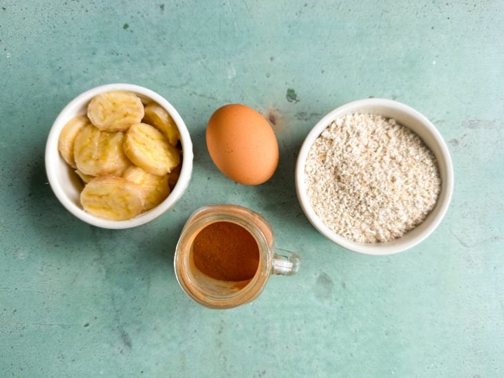 Ingredientes separados sobre a bancada.