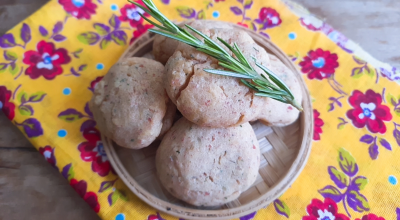 Bolinho assado de batata com linguiça