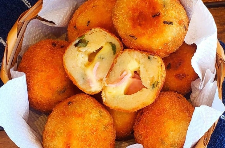 Bolinho de batata recheado
