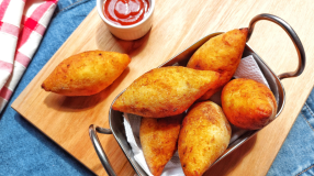Bolinho de batata recheado com carne moída
