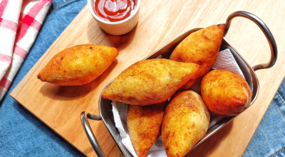 Bolinho de batata recheado com carne moída
