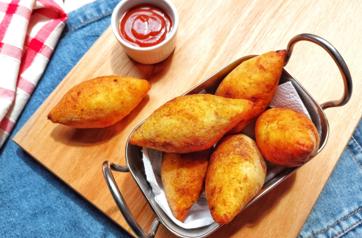 Bolinho de batata recheado com carne moída