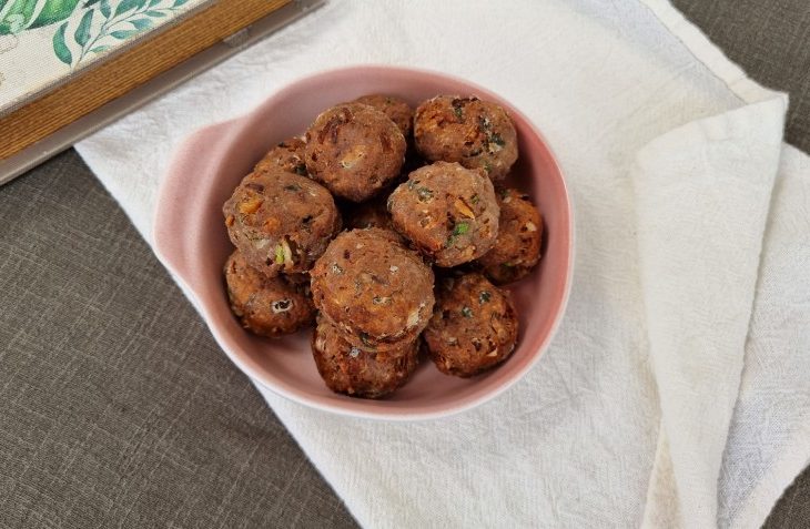 Bolinho de carne moída com queijo