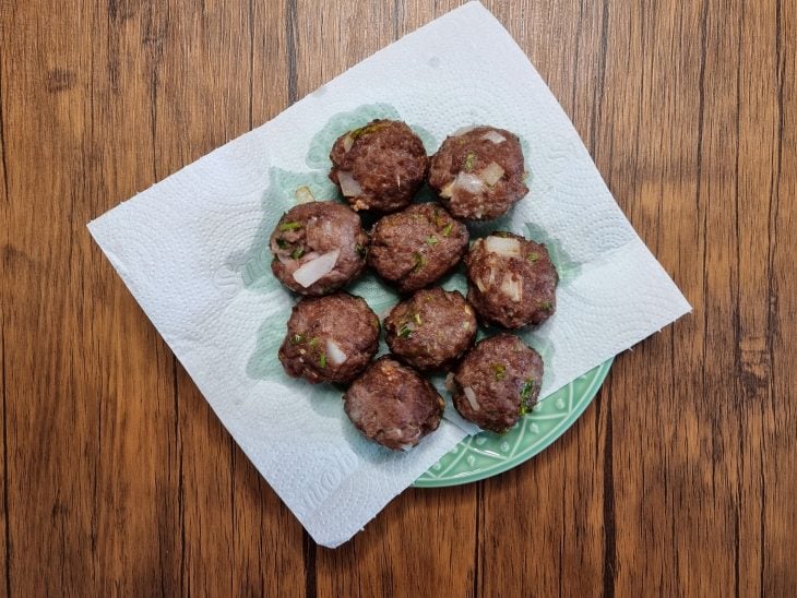 Bolinho de carne moída finalizado.