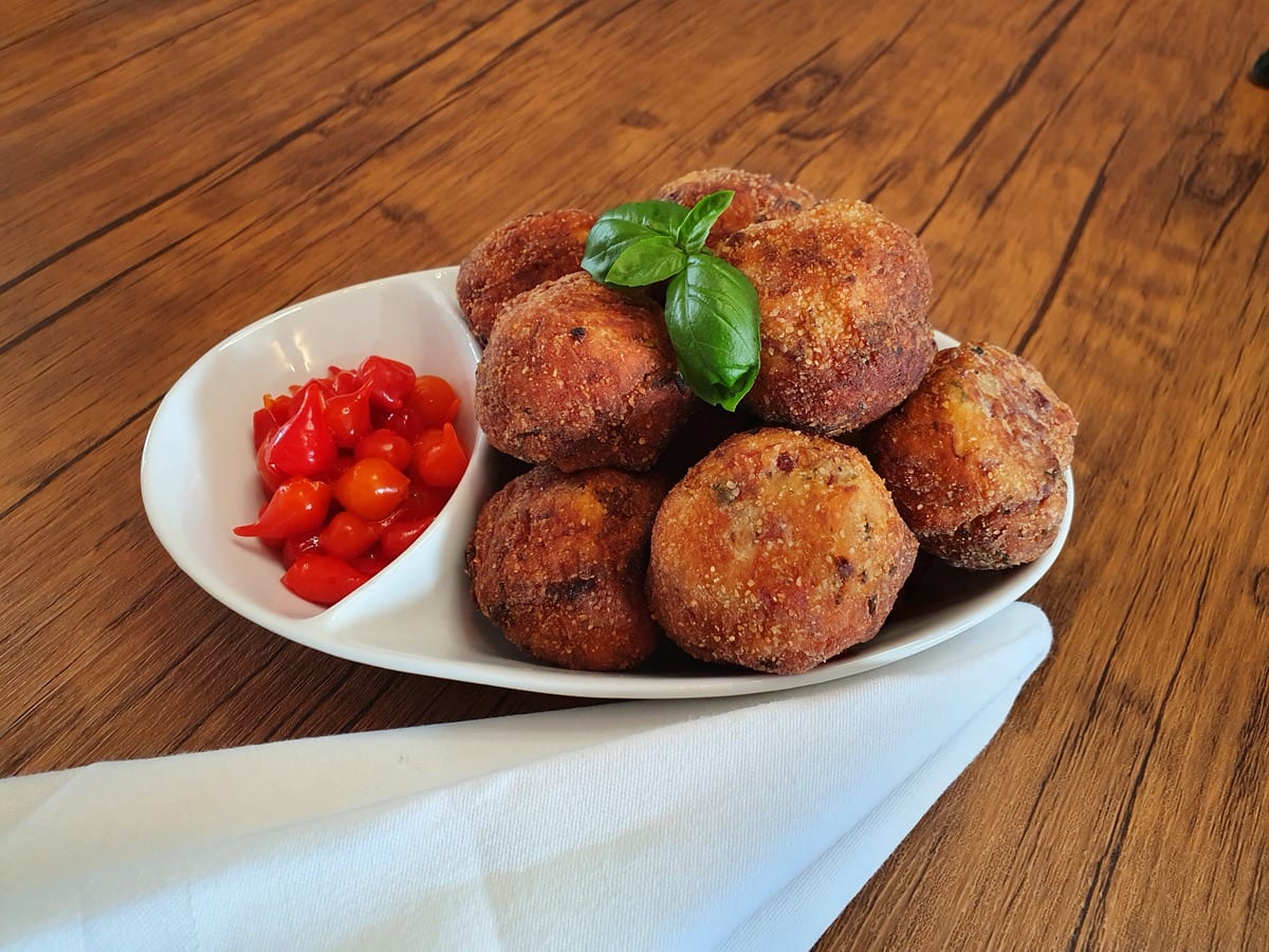 Bolinho de carne seca com batata