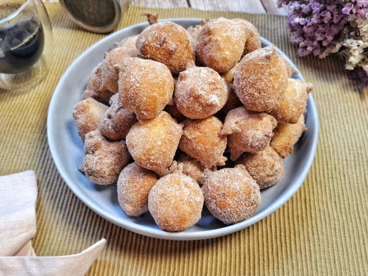 bolinho de chuva simples com água